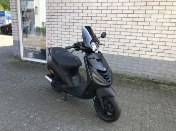 2-TAKT GAVE  PIAGGIO ZIP SP 45 2-TAKT MAT BLACK  BROM  BJ2011 9000KM 