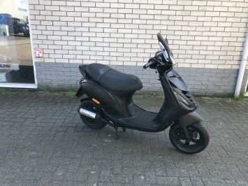 2-TAKT GAVE  PIAGGIO ZIP SP 45 2-TAKT MAT BLACK  BROM  BJ2011 9000KM 