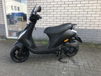 DIKKE PIAGGIO ZIP SP 45KM BROM MAT BLACK BJ2014 8000KM 4T