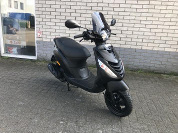 DIKKE PIAGGIO ZIP SP 45KM BROM MAT BLACK BJ2014 8000KM 4T