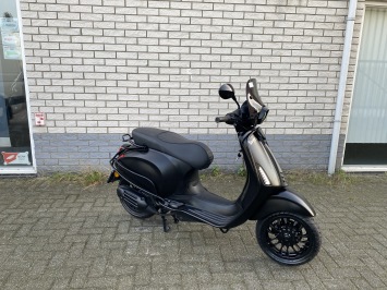 DIKKE VESPA SPRINT S 45KM BROM MAT BLACK 6000KM BJ2018