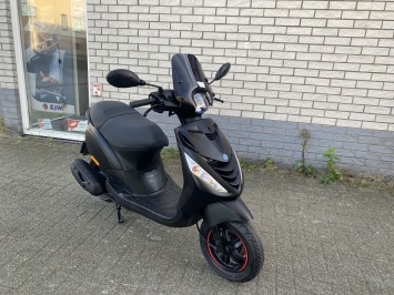 GAVE PIAGGIO ZIP SP 45KM BROM MAT ZWART BJ2021 6000KM