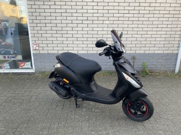 GAVE PIAGGIO ZIP SP 45KM BROM MAT ZWART BJ2021 6000KM