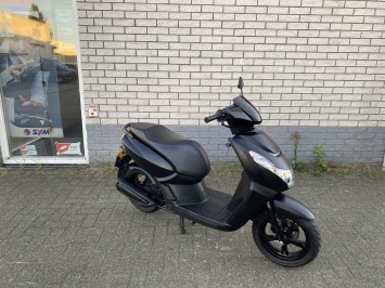 MOOIE PEUGEOT KISBEE 45KM BROM BLACK EDITION BJ2020 8000KM