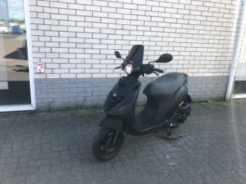 JONGE PIAGGIO ZIP SP 45KM 4T MAT ZWART BJ2022 5000KM
