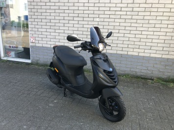 JONGE PIAGGIO ZIP SP 45KM 4T MAT ZWART BJ2022 5000KM