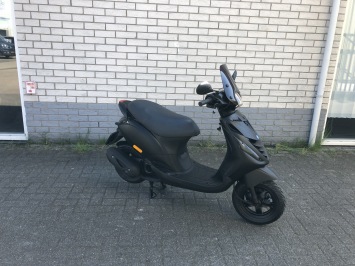 JONGE PIAGGIO ZIP SP 45KM 4T MAT ZWART BJ2022 5000KM