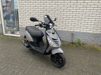 GAVE PIAGGIO ZIP SP 45 4-TAKT  NARDO GREY BROM BJ2010 11.000KM