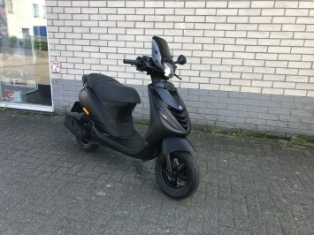  DIKKE PIAGGIO ZIP SP 45KM BROM MAT BLACK BJ2016 7000KM
