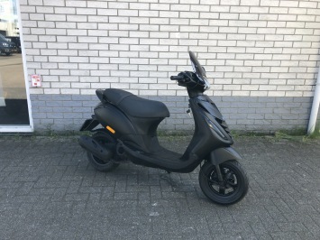  DIKKE PIAGGIO ZIP SP 45KM BROM MAT BLACK BJ2016 7000KM