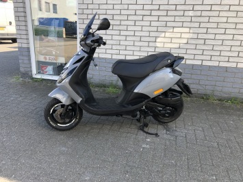 GAVE PIAGGIO ZIP SP 45KM BROM NARDO GREY BJ2016 6000KM