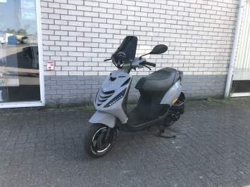 GAVE PIAGGIO ZIP SP 45KM BROM NARDO GREY BJ2016 6000KM