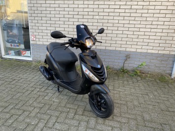 DIKKE PIAGGIO ZIP SP 45KM BROM MAT ZWART BJ2017 6000KM