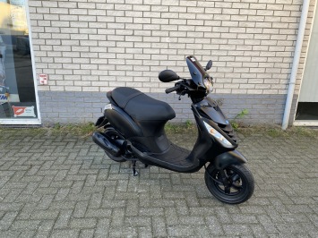 DIKKE PIAGGIO ZIP SP 45KM BROM MAT ZWART BJ2017 6000KM