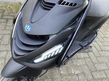 JONGE PIAGGIO ZIP SP 45KM BROM MAT ZWART BJ2023 4000KM