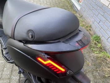 JONGE PIAGGIO ZIP SP 45KM BROM MAT ZWART BJ2023 4000KM