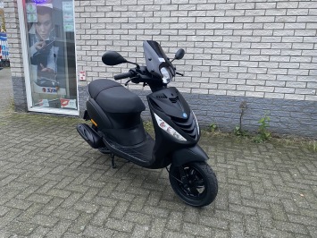 LEUKE PIAGGIO ZIP SP 45 4-TAKT MAT BLACK BROM BJ2010 7.000KM