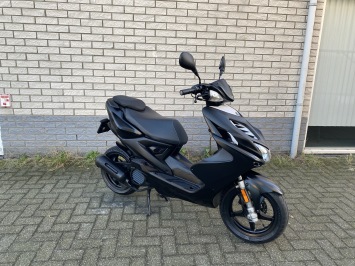 GAVE YAMAHA AEROX R 45KM BROM MAT BLACK BJ2016 10.000KM