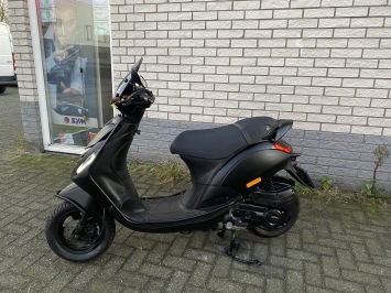 LEUKE PIAGGIO ZIP SP 45KM BROM MAT ZWART BJ2021 4500KM
