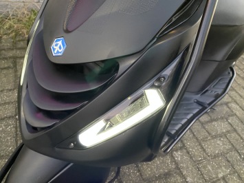 LEUKE PIAGGIO ZIP SP 45KM BROM MAT ZWART BJ2021 4500KM