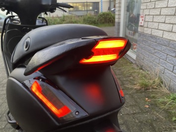 LEUKE PIAGGIO ZIP SP 45KM BROM MAT ZWART BJ2021 4500KM