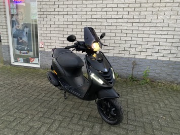LEUKE PIAGGIO ZIP SP 45KM BROM MAT ZWART BJ2021 4500KM