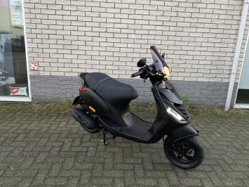 LEUKE PIAGGIO ZIP SP 45KM BROM MAT ZWART BJ2021 4500KM