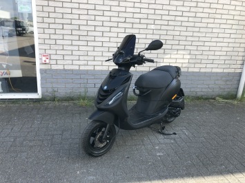 GAVE PIAGGIO ZIP SP 45KM BROM MAT ZWART BJ2017 6000KM ALPHA LED 