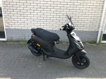 GAVE PIAGGIO ZIP SP 45KM BROM MAT ZWART BJ2017 6000KM ALPHA LED 