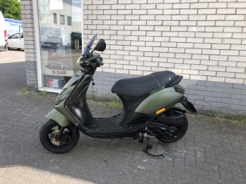 DIKKE PIAGGIO ZIP SP 45KM BROM MAT GROEN BJ2017 5000KM 