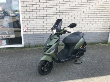 DIKKE PIAGGIO ZIP SP 45KM BROM MAT GROEN BJ2017 5000KM 