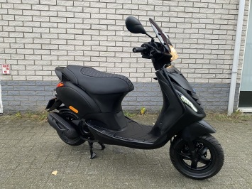 DIKKE PIAGGIO ZIP SP 80CC 45KM BROM MAT BLACK BJ2018 8000KM VOL OPTIES