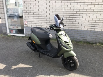 DIKKE PIAGGIO ZIP SP 45KM BROM MAT GROEN BJ2017 5000KM 