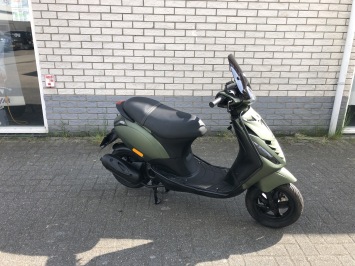 DIKKE PIAGGIO ZIP SP 45KM BROM MAT GROEN BJ2017 5000KM 