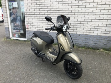 DIKKE VESPA SPRINT S 45KM BROM MYSTIC GREEN SPECIAL BJ2019 8000KM VOLL OPTIES