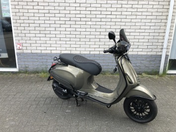 DIKKE VESPA SPRINT S 45KM BROM MYSTIC GREEN SPECIAL BJ2019 8000KM VOLL OPTIES
