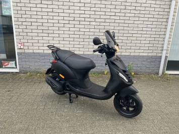 JONGE PIAGGIO ZIP SP 45KM BROM MAT ZWART BJ2022 5000KM