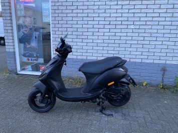 LEUKE PIAGGIO ZIP SP 45KM BROM MAT BLACK BJ2008 8000KM VOL OPTIES