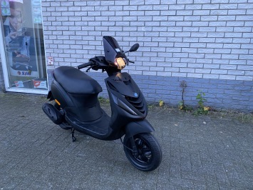 LEUKE PIAGGIO ZIP SP 45KM BROM MAT BLACK BJ2008 8000KM VOL OPTIES