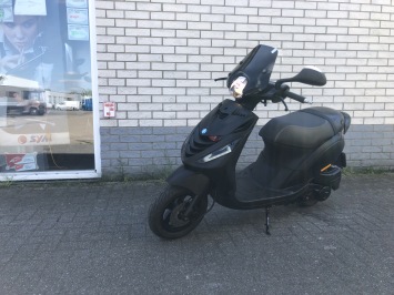 GAVE PIAGGIO ZIP SP 45KM BROM MAT BLACK BJ2019 5000KM