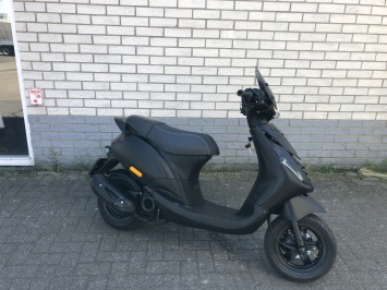 GAVE PIAGGIO ZIP SP 45KM BROM MAT BLACK BJ2019 5000KM