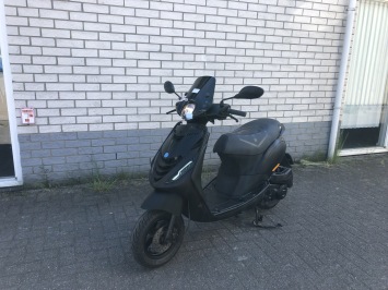GAVE PIAGGIO ZIP SP 45KM BROM MAT BLACK BJ2018 5000KM ALPHA LED 