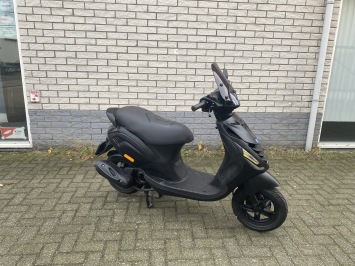 GAVE PIAGGIO ZIP SP 45KM BROM MAT ZWART BJ2017 5000KM