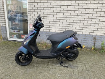 DIKKE PIAGGIO ZIP SP 45KM BROM MAT CAMELEON BJ2015 7000KM