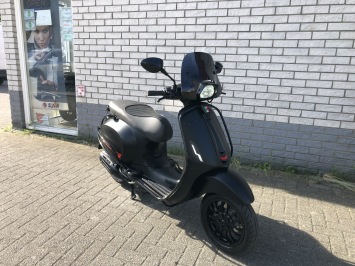 DIKKE VESPA SPRINT S 45KM BROM MAT BLACK 7000KM BJ2020