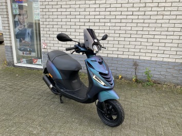 DIKKE PIAGGIO ZIP SP 45KM BROM MAT CAMELEON BJ2015 7000KM