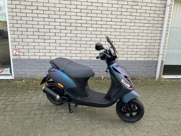 DIKKE PIAGGIO ZIP SP 45KM BROM MAT CAMELEON BJ2015 7000KM