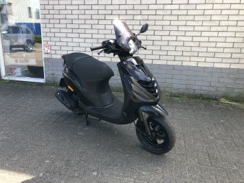 LEUKE  PIAGGIO ZIP SP 45 4-TAKT MAT ZWART BROM BJ2011 9.000KM