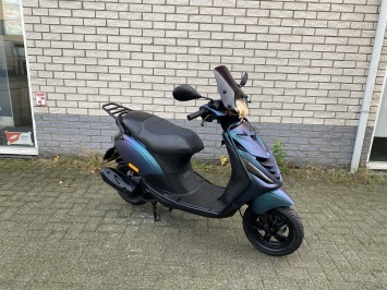 DIKKE PIAGGIO ZIP SP 45KM BROM MAT CAMELEON BJ2017 4000KM
