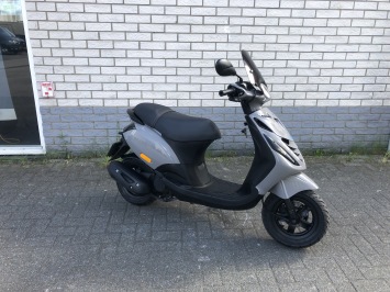 MOOIE PIAGGIO ZIP SP 45KM BROM NARDO GREY BJ2020 5000KM
